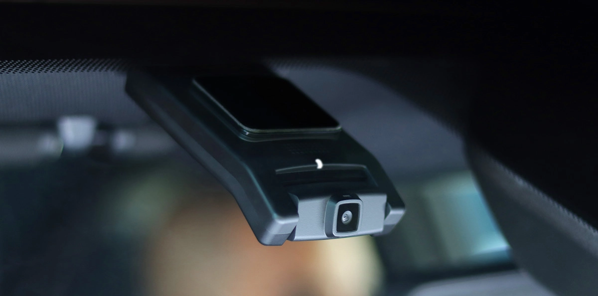Momento M8 - Sleek and Compact